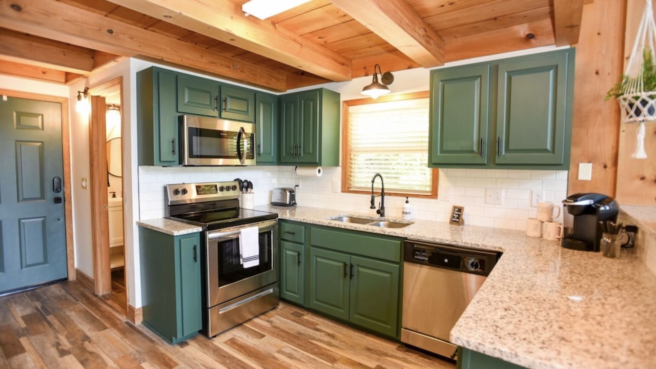 Photo of Kitchen in Flat Hollow Marina