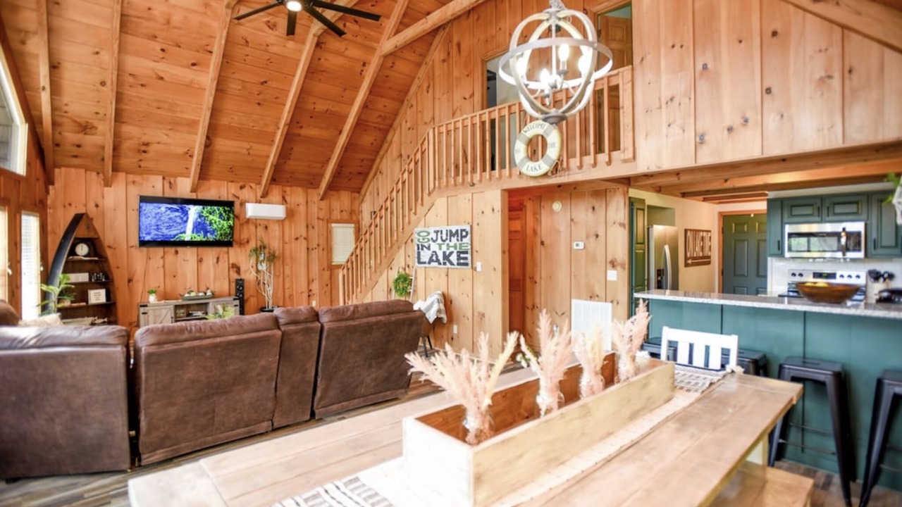 Photo of Livingroom in Flat Hollow Marina