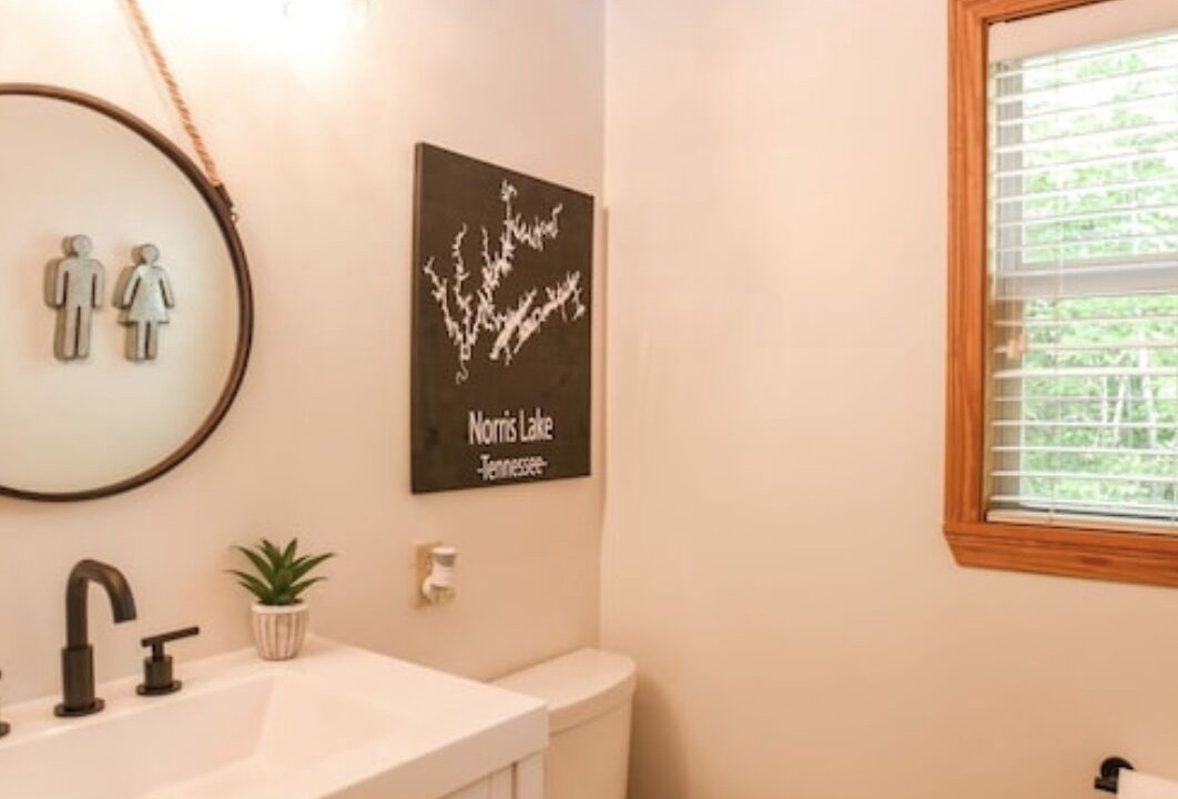 Photo of Bathroom in Flat Hollow Marina