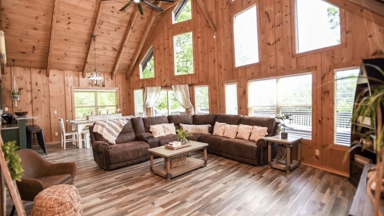 Photo of Livingroom in Flat Hollow Marina