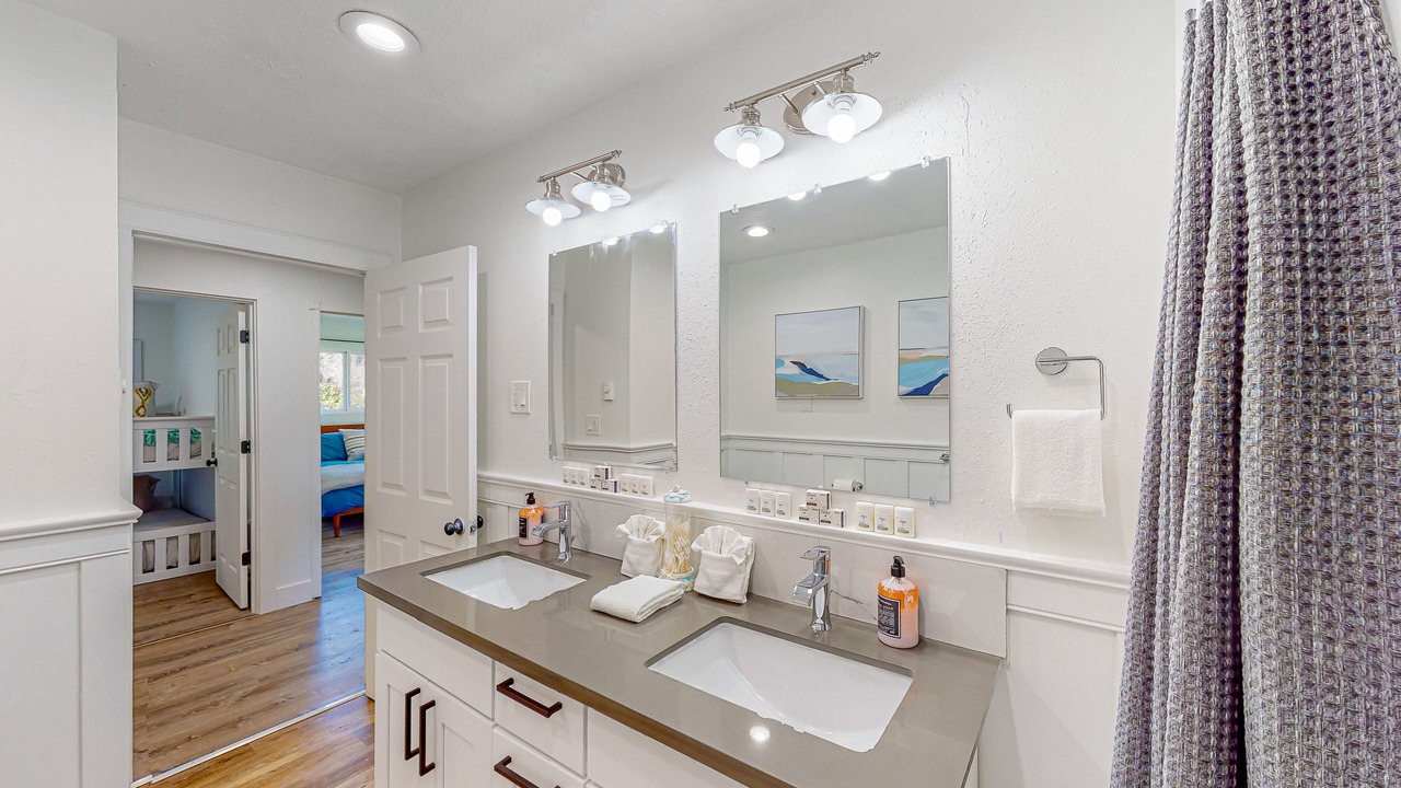 Photo of Bathroom in Ocean Park