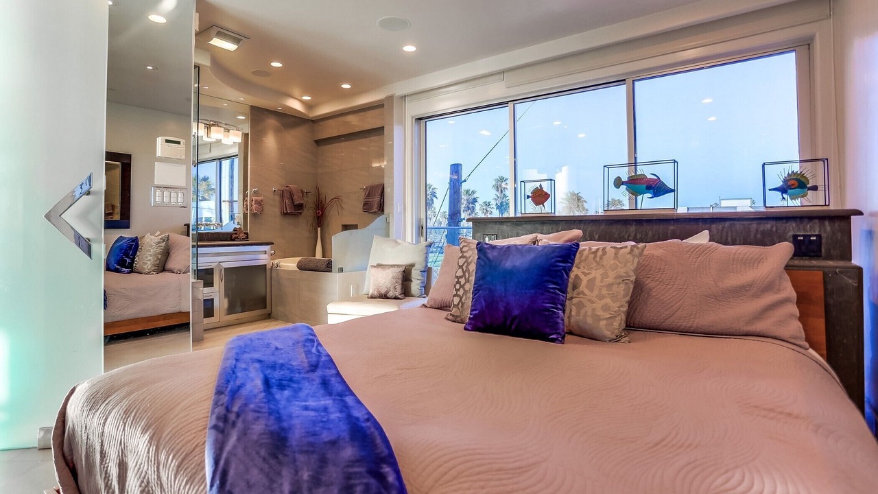 Photo of Bedroom in South Mission Beach