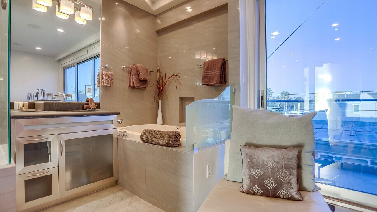 Photo of Bathroom in South Mission Beach
