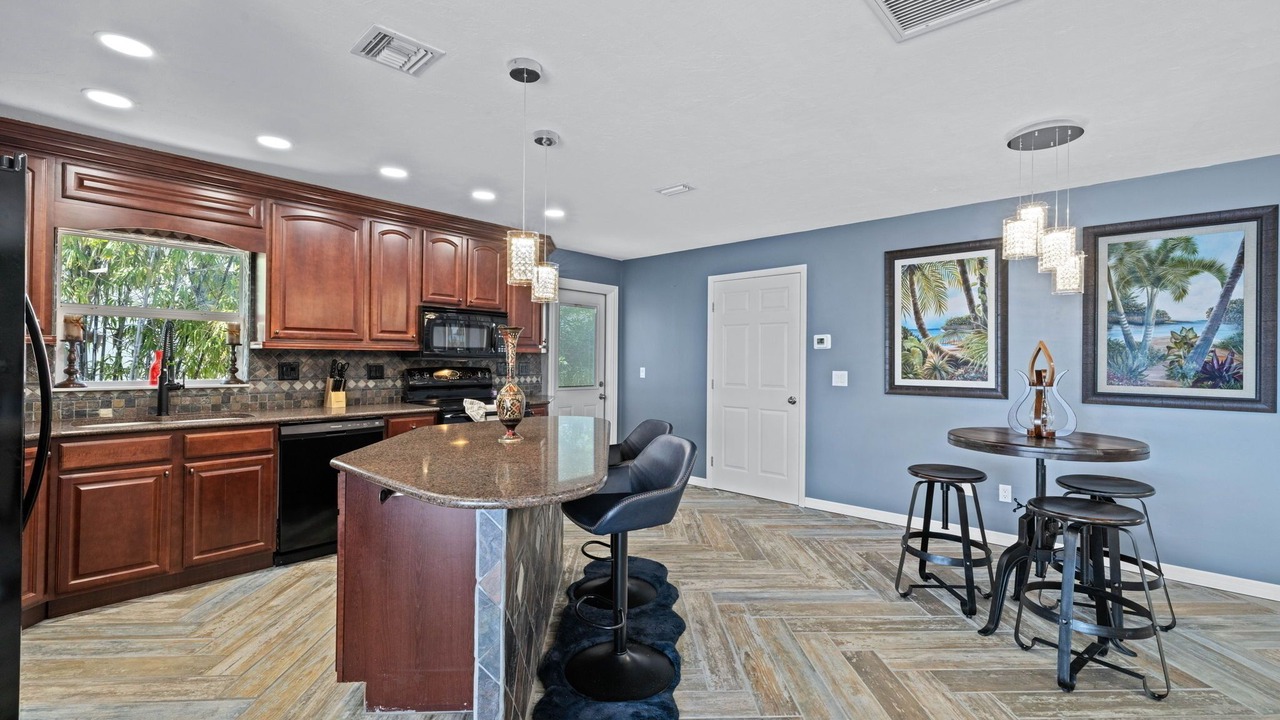 Photo of Others in Eight Lakes