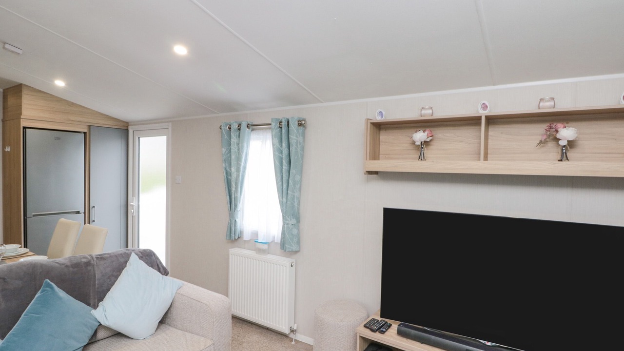Photo of Livingroom in Cayton Bay