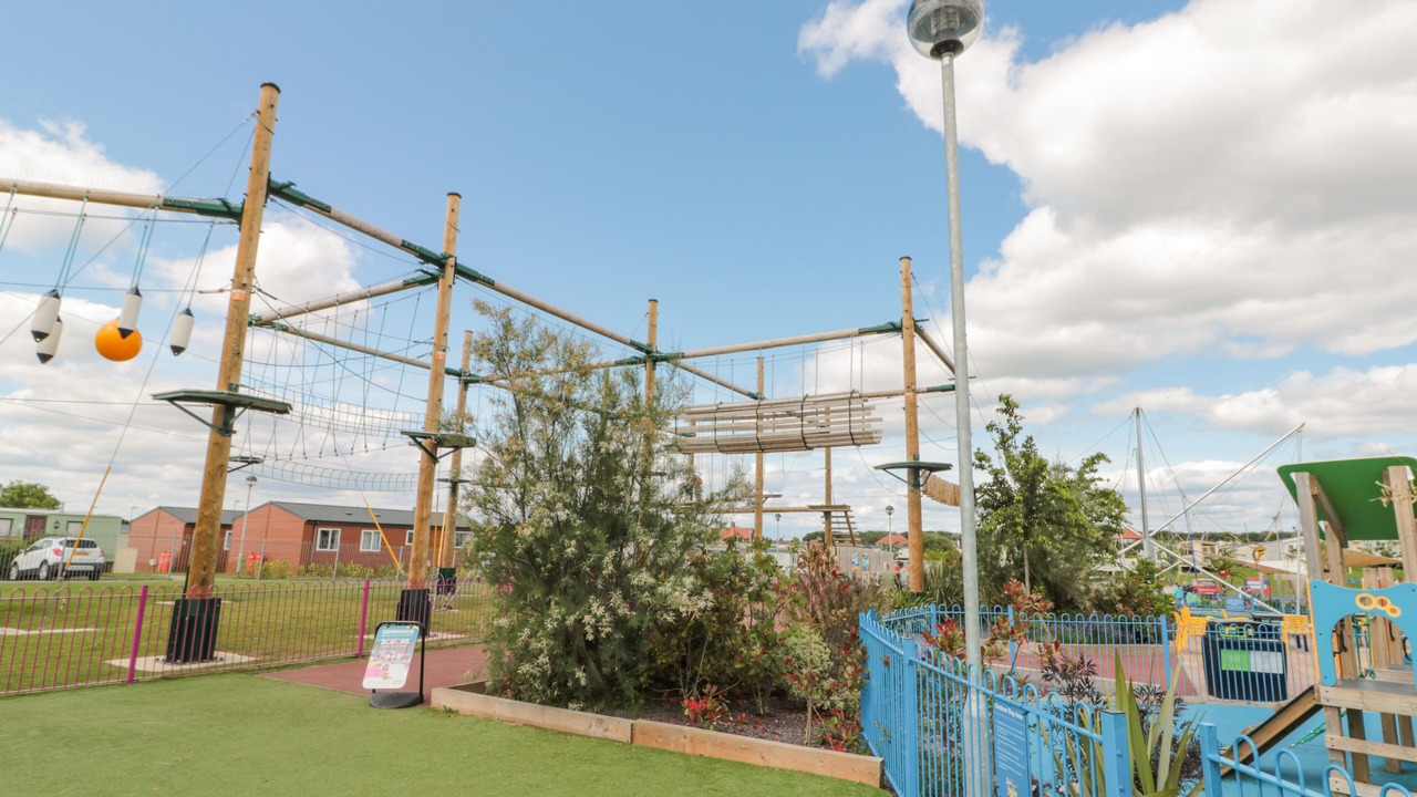 Photo of Others in Cayton Bay