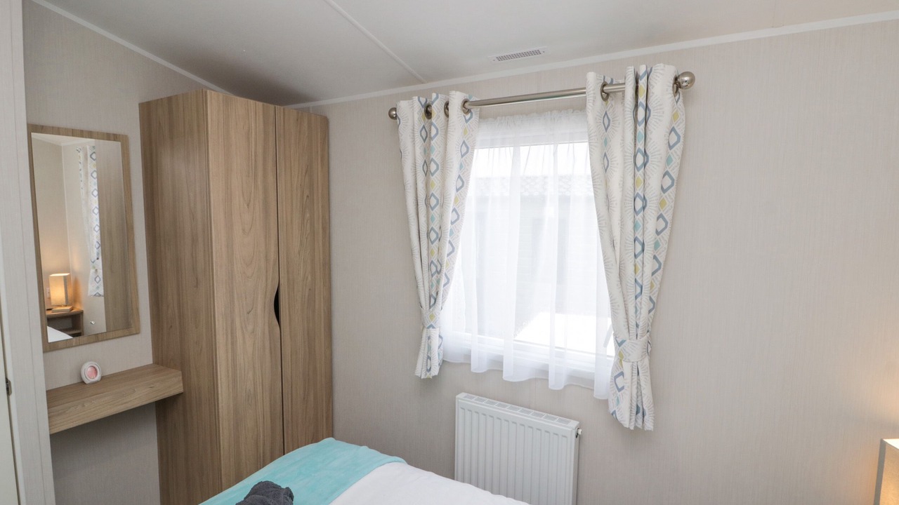 Photo of Bedroom in Cayton Bay