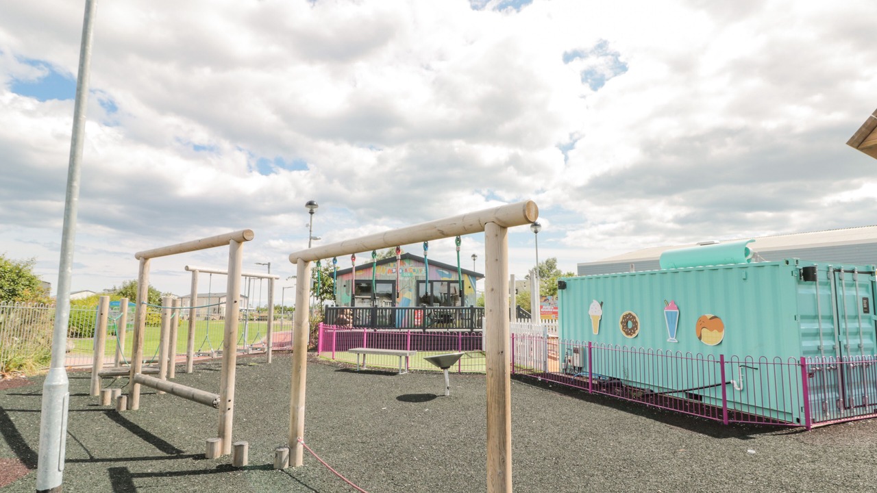 Photo of Outdoor in Cayton Bay