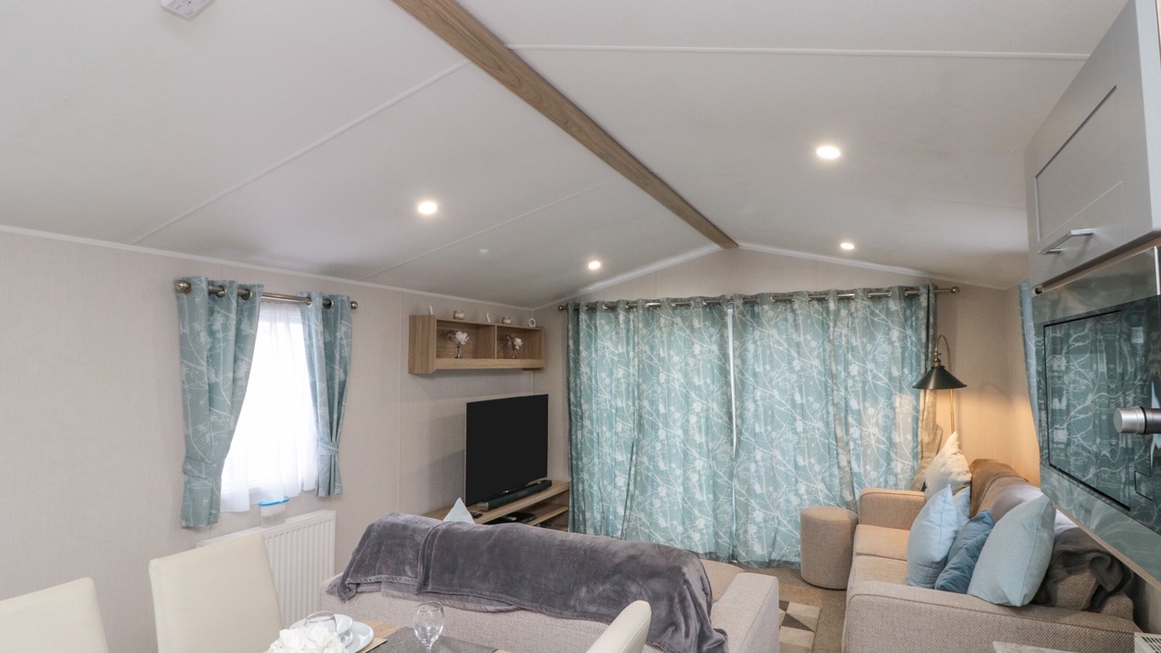 Photo of Livingroom in Cayton Bay