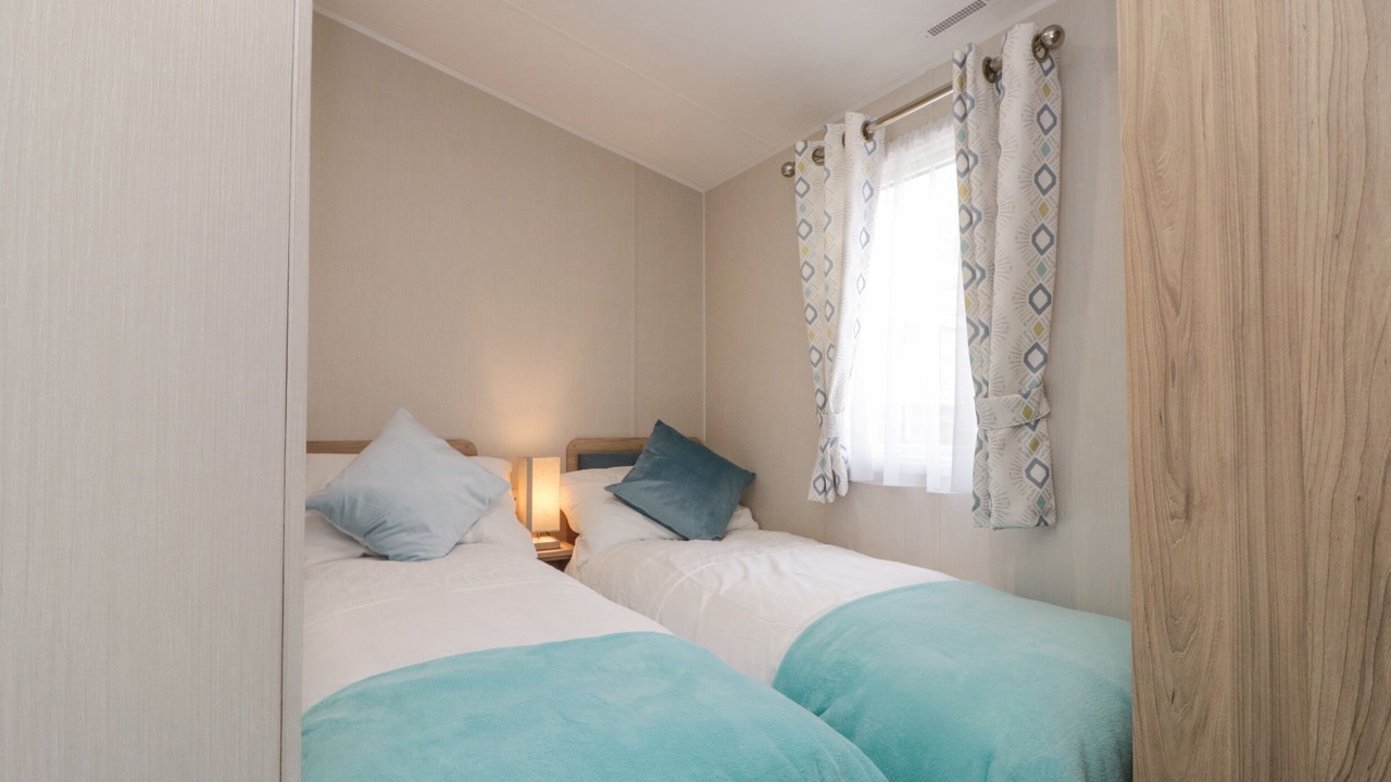 Photo of Bedroom in Cayton Bay