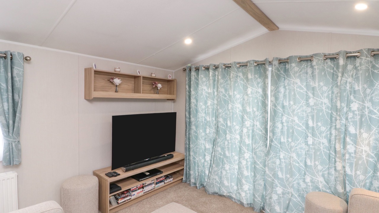 Photo of Livingroom in Cayton Bay