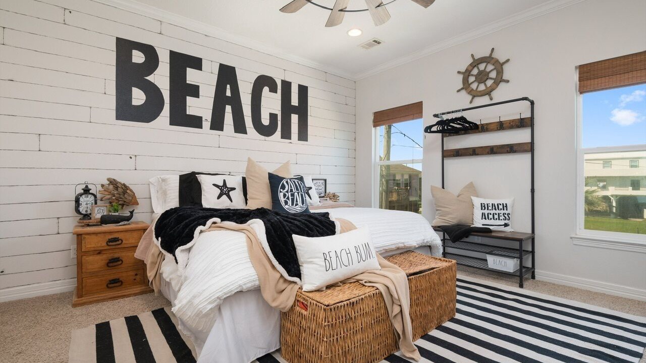 Photo of Bedroom in Crystal Beach