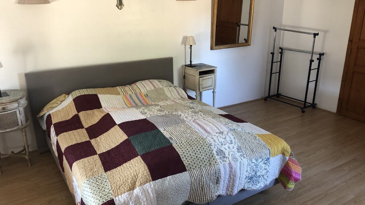 Photo of Bedroom in Chenille-Change