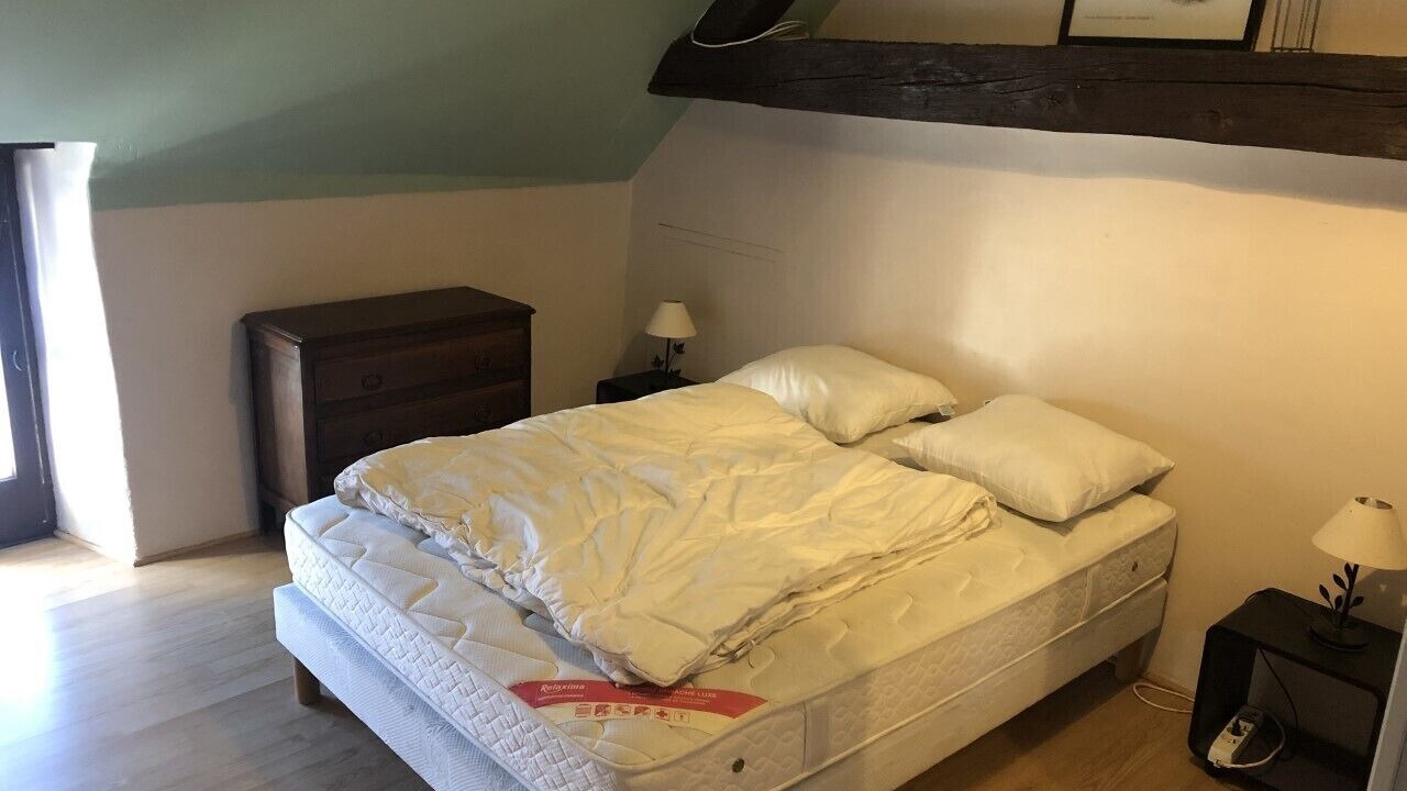 Photo of Bedroom in Chenille-Change