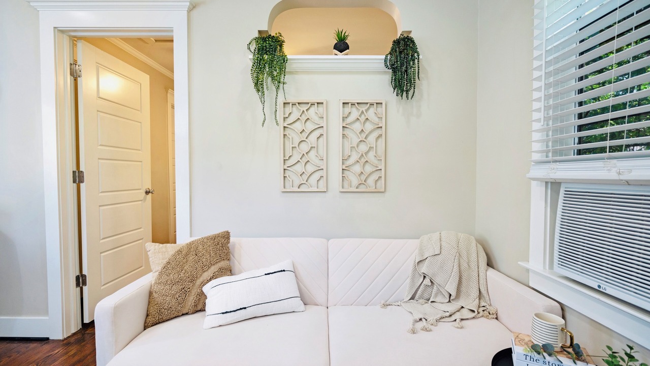 Photo of Livingroom in Greater Heights