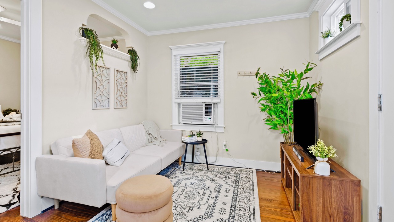 Photo of Livingroom in Greater Heights