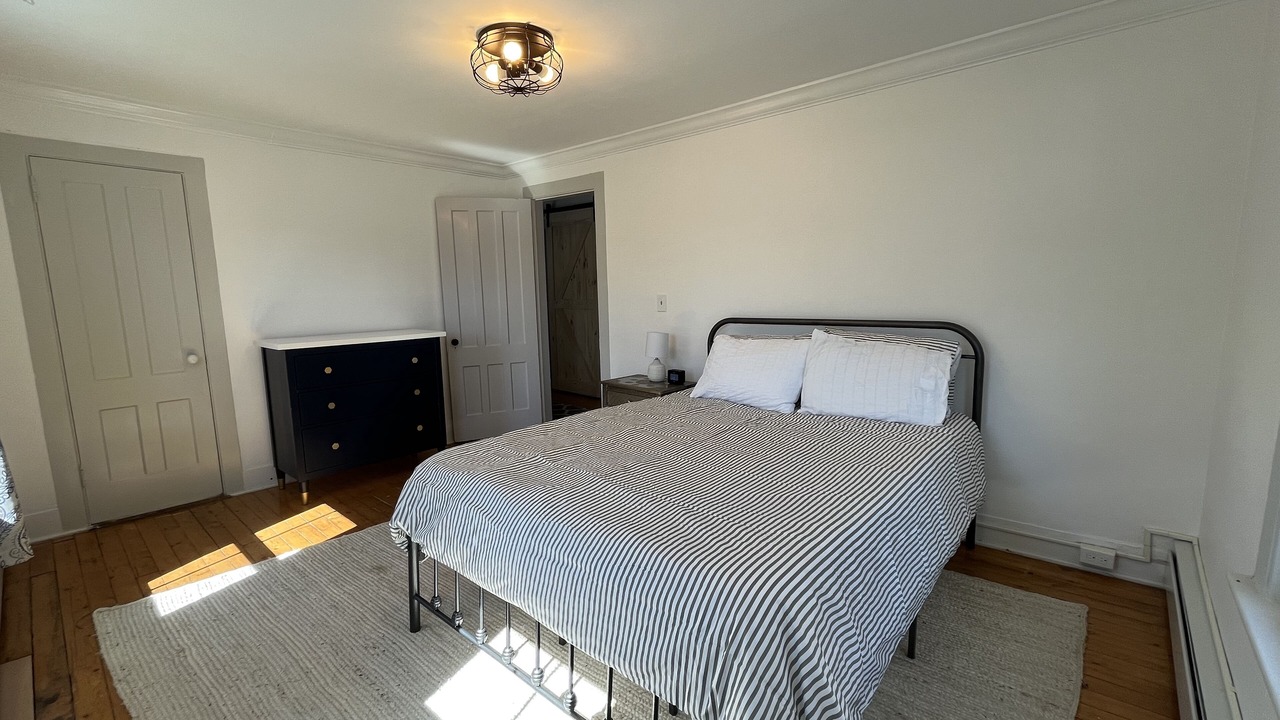 Photo of Bedroom in Litchfield Historic District