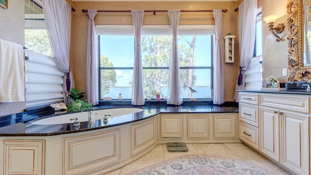 Photo of Bathroom in Tropic