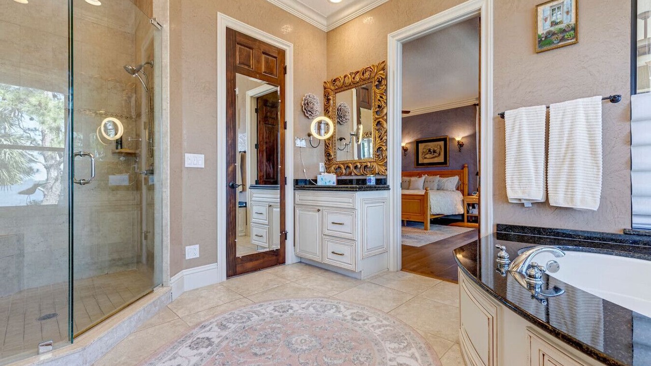 Photo of Bathroom in Tropic