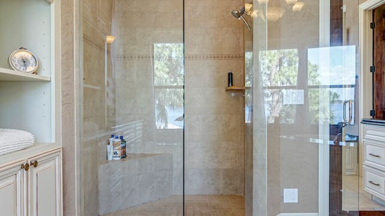 Photo of Bathroom in Tropic