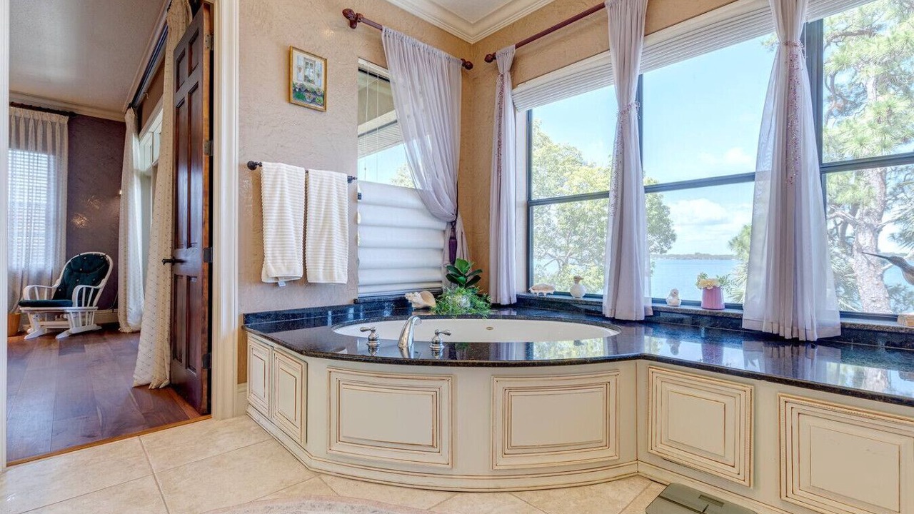 Photo of Bathroom in Tropic