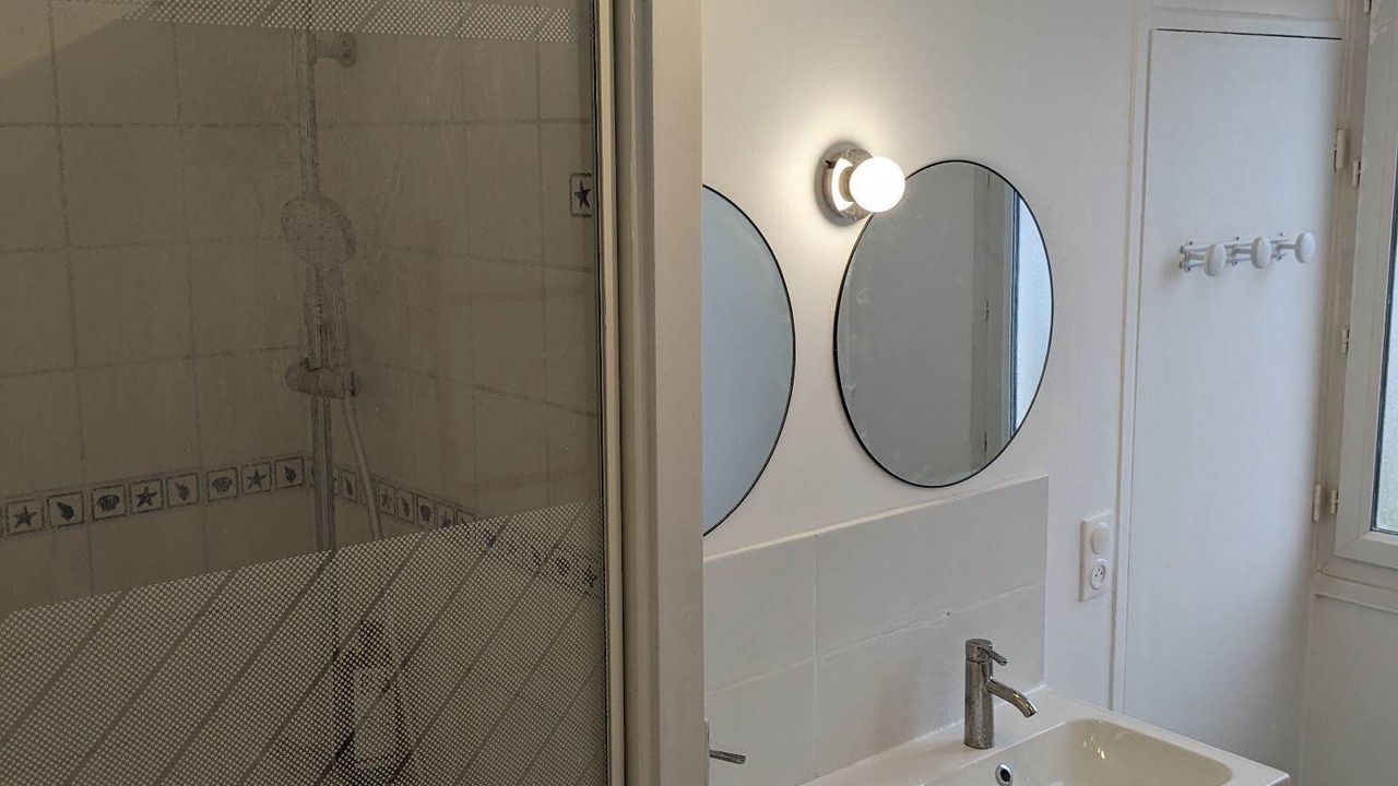 Photo of Bathroom in Bihorel