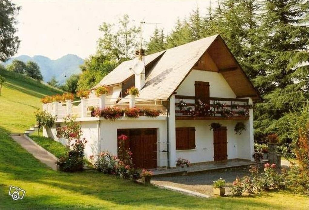 Photo of Outdoor in Campan