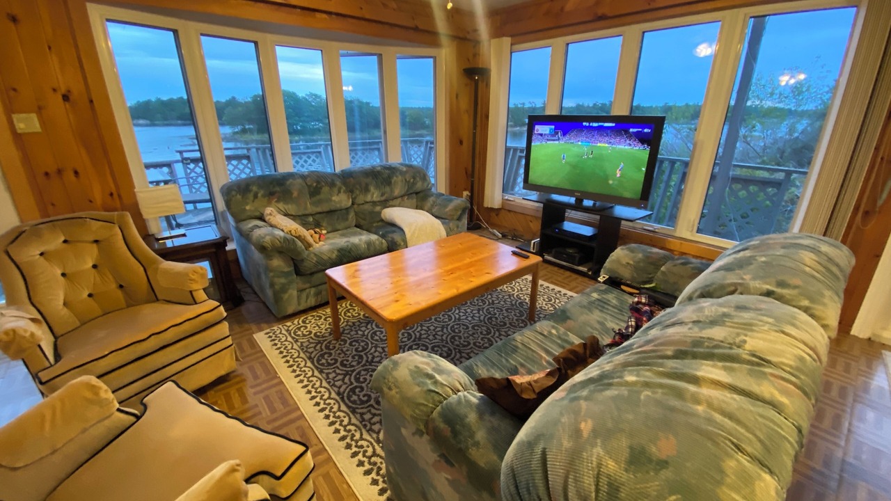 Photo of Livingroom in Byng Inlet
