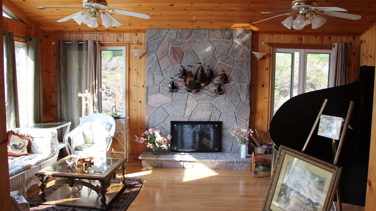 Photo of Livingroom in Byng Inlet
