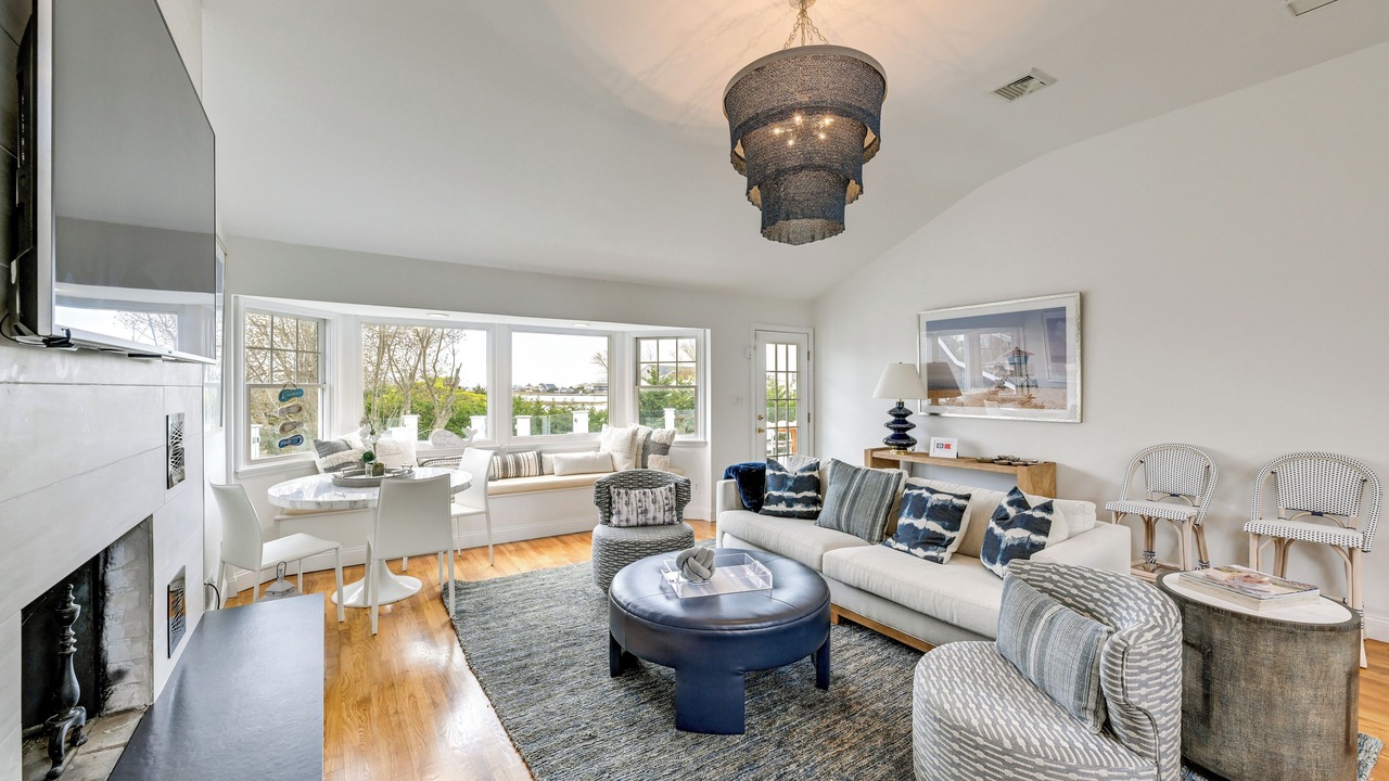Photo of Livingroom in Westhampton Beach