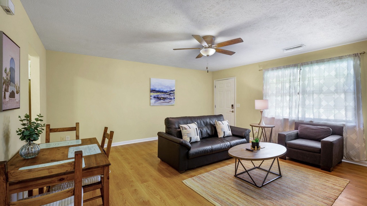 Photo of Livingroom in Calhoun