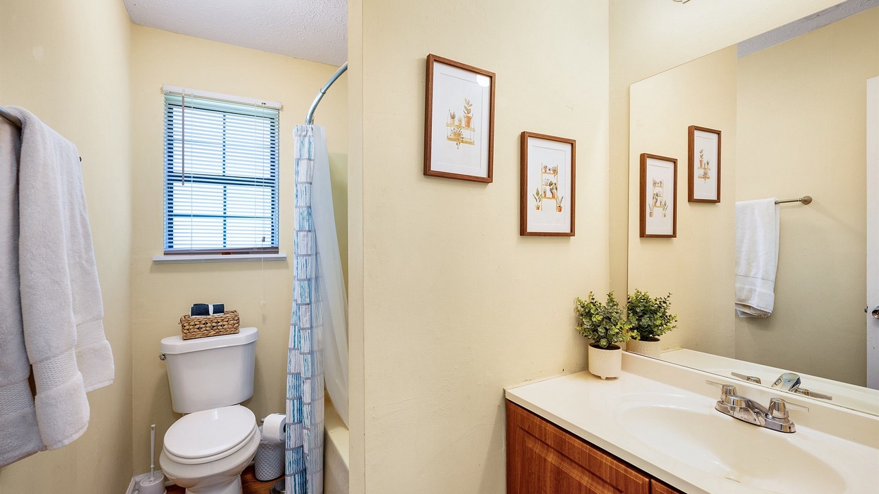 Photo of Bathroom in Calhoun