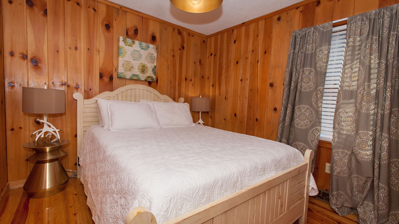 Photo of Bedroom in Tamassee