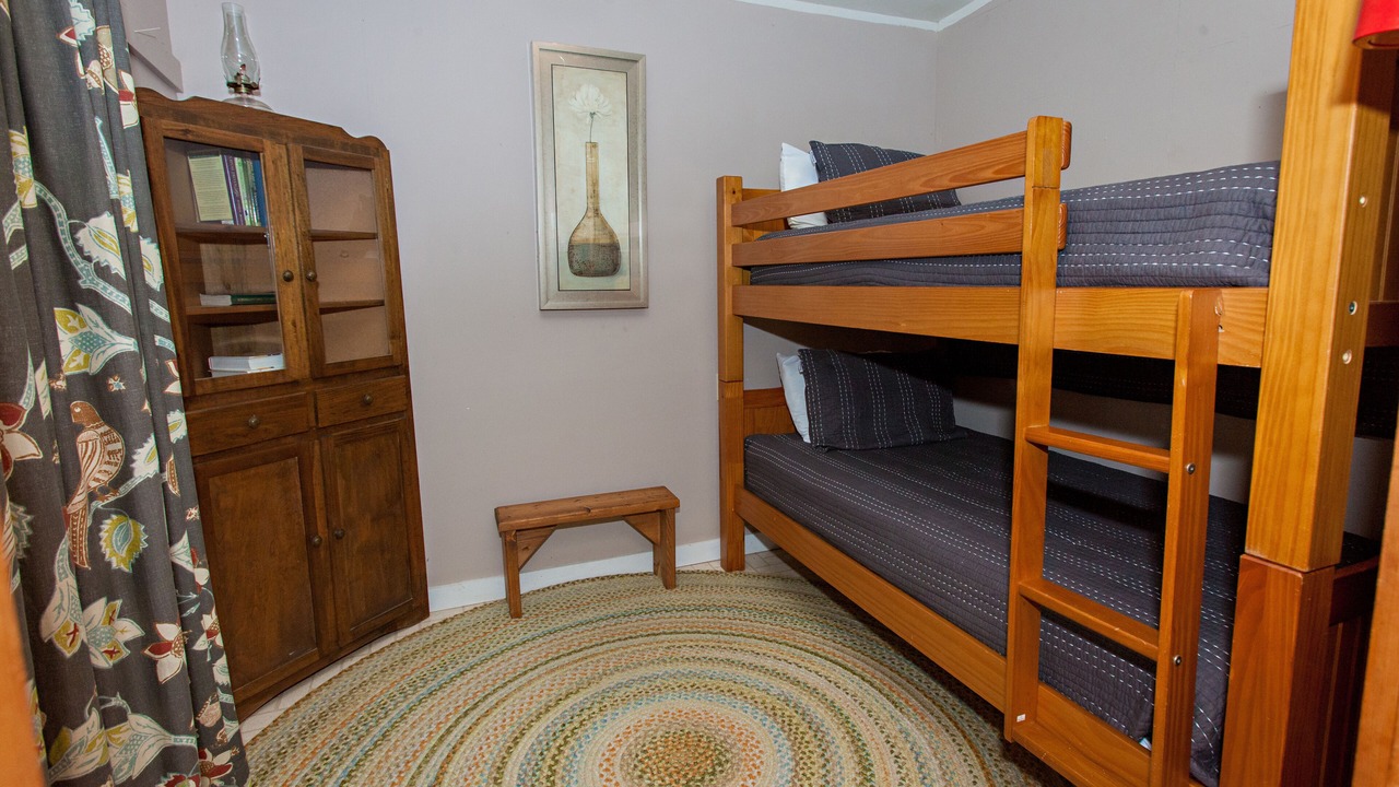 Photo of Bedroom in Tamassee