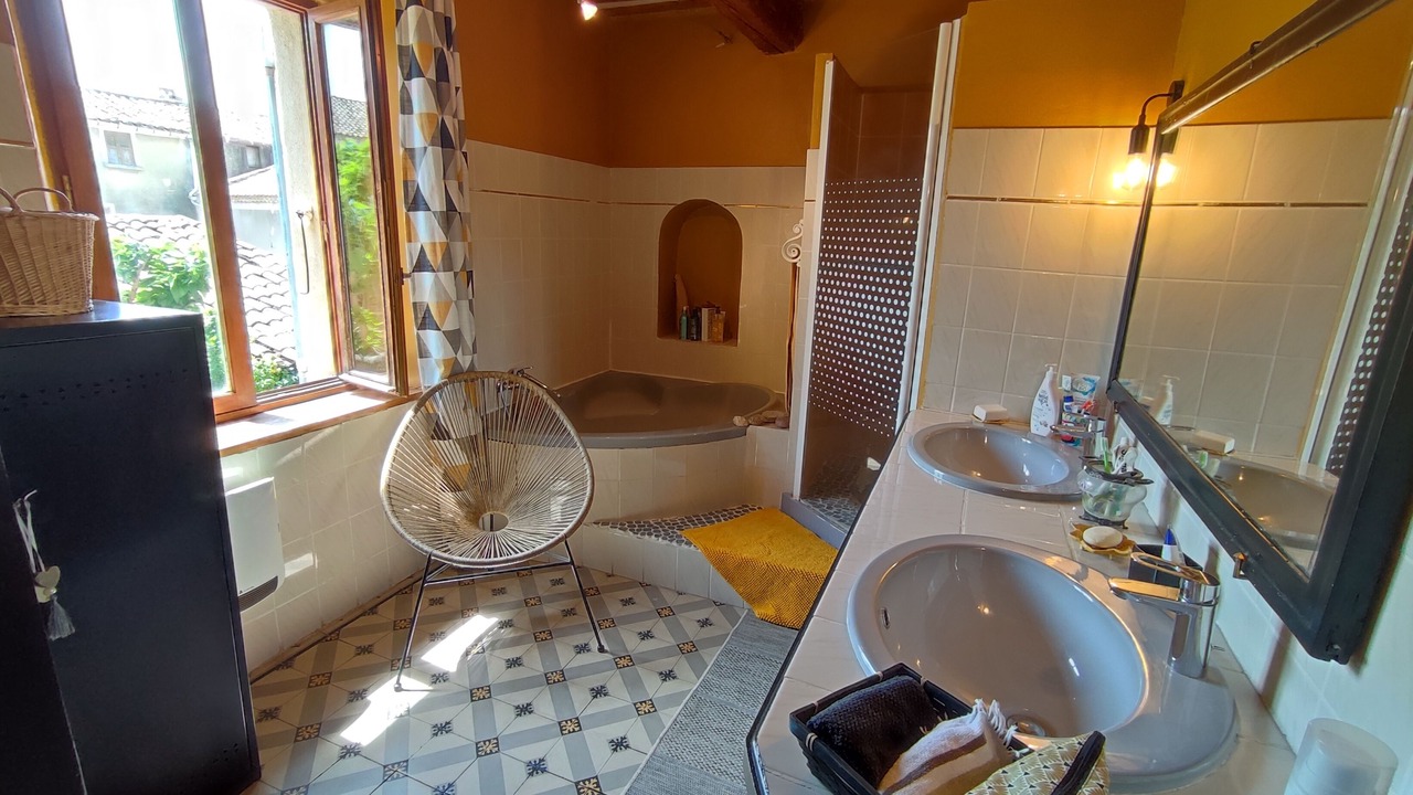 Photo of Bathroom in Caderousse