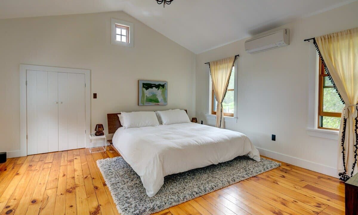 Photo of Bedroom in Narrowsburg