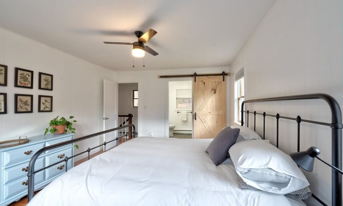 Photo of Bedroom in Roscoe