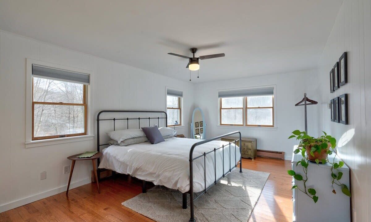 Photo of Bedroom in Roscoe