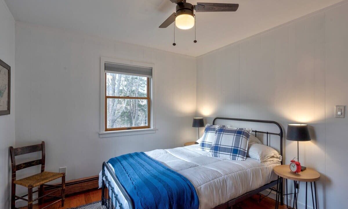Photo of Bedroom in Roscoe