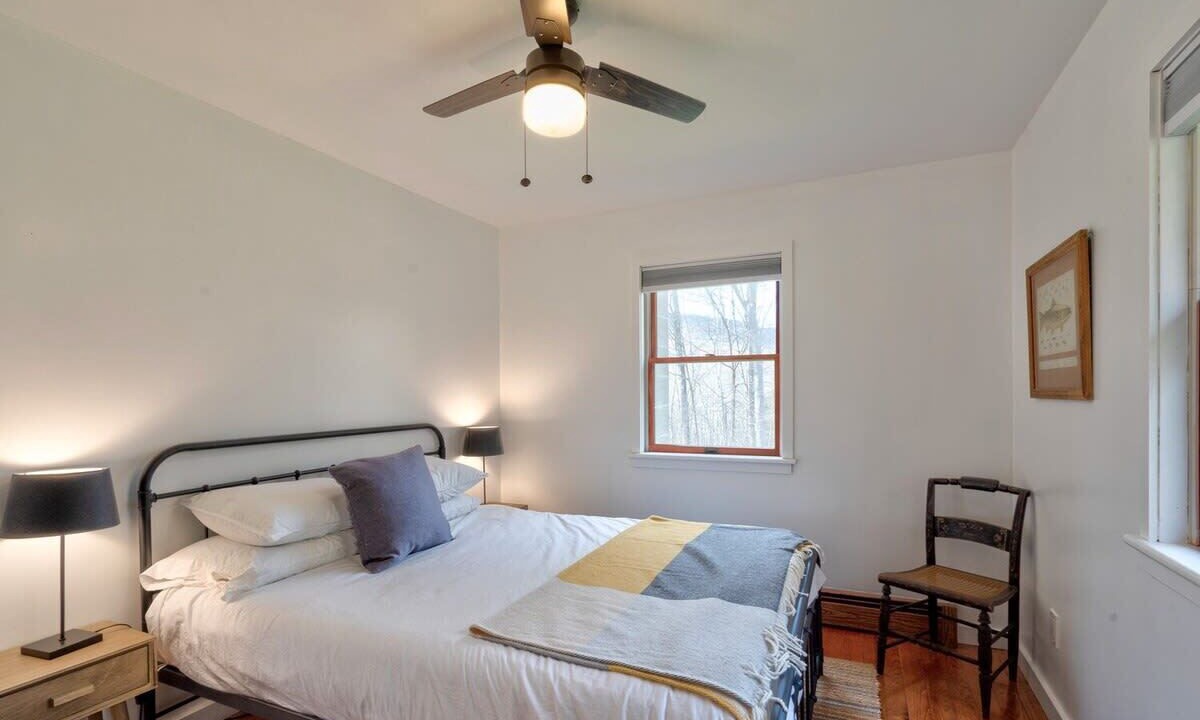 Photo of Bedroom in Roscoe