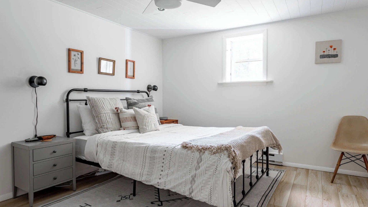 Photo of Bedroom in Hollowville