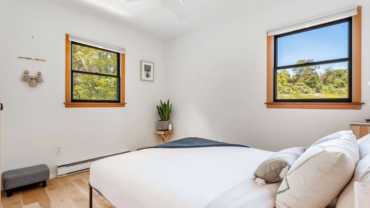 Photo of Bedroom in Hollowville