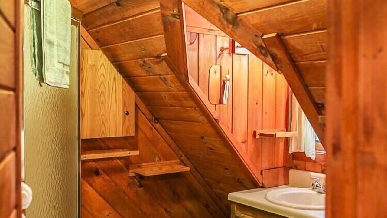 Photo of Bathroom in Town of Denning