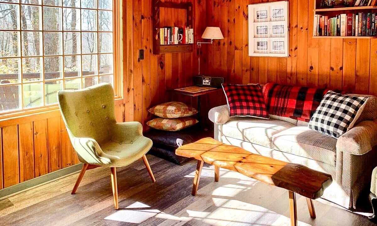 Photo of Livingroom in Town of Denning