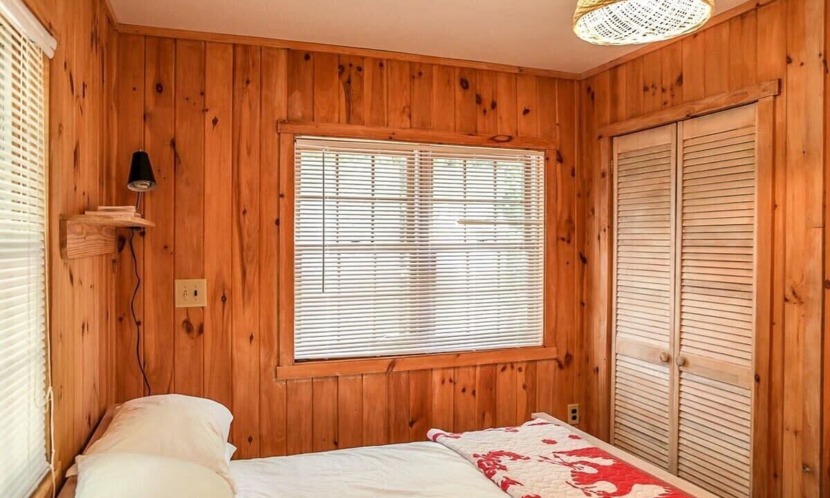 Photo of Bedroom in Town of Denning