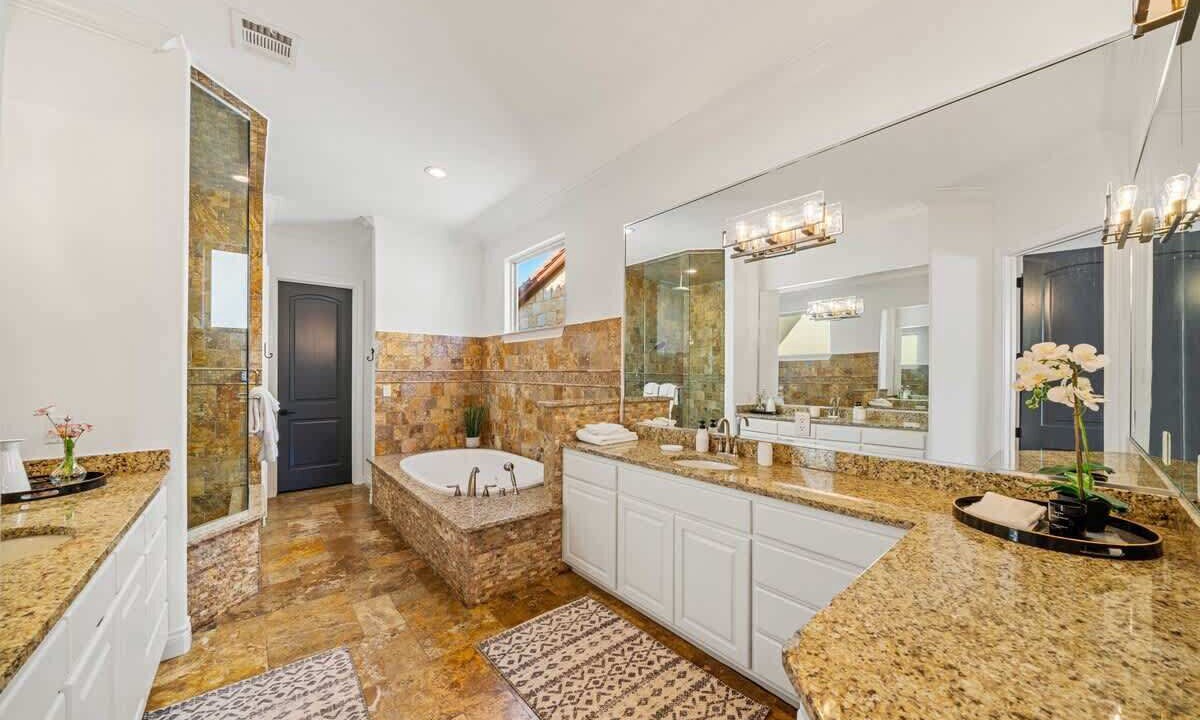 Photo of Bathroom in Kingsland