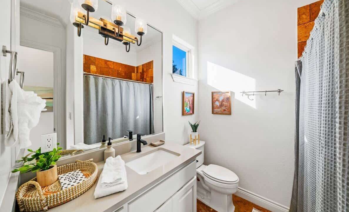 Photo of Bathroom in Kingsland