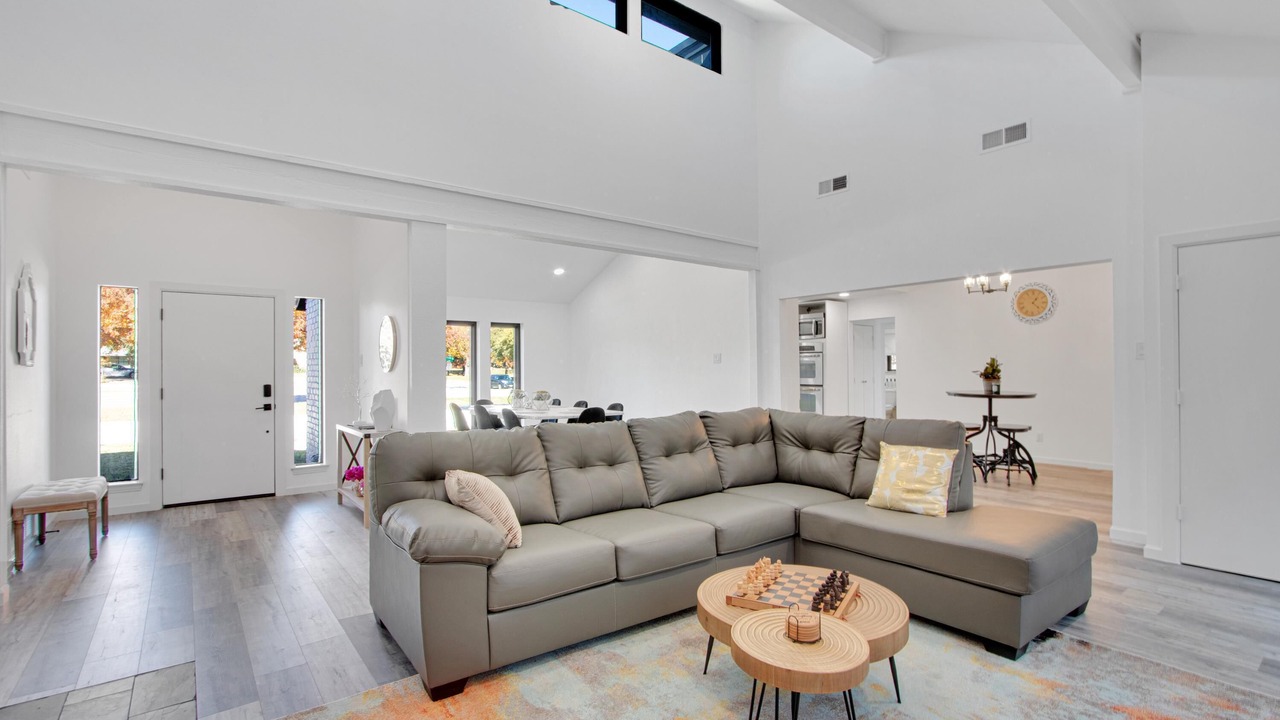 Photo of Livingroom in Far North Dallas