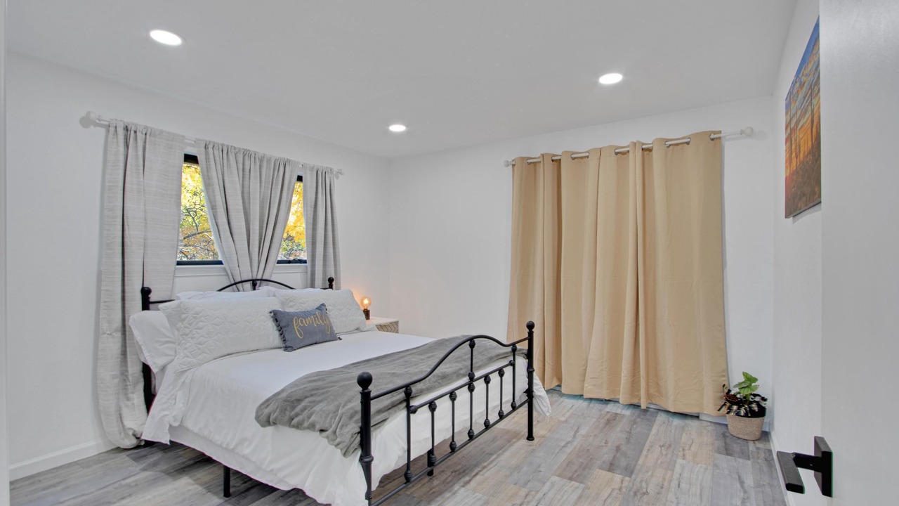 Photo of Bedroom in Far North Dallas