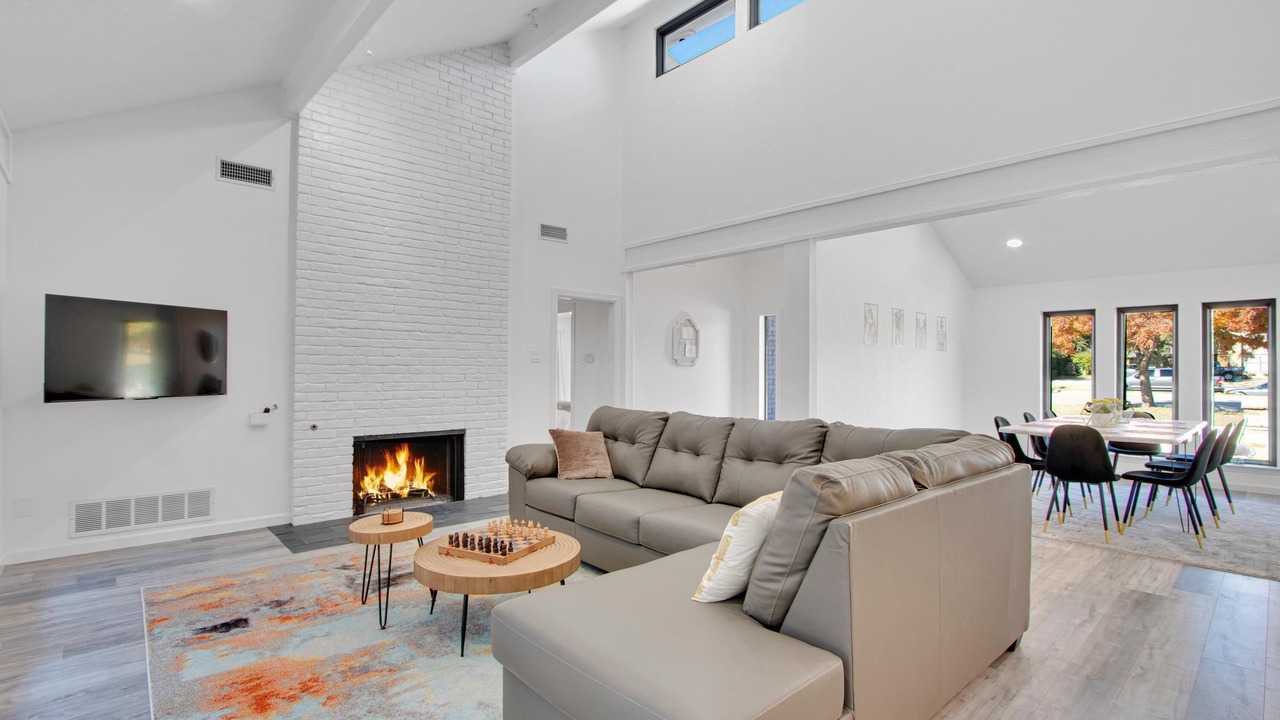 Photo of Livingroom in Far North Dallas
